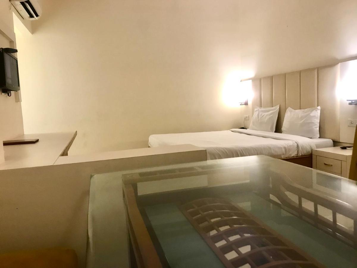 Tulip Palm Hotel ชัยปุระ ภายนอก รูปภาพ
