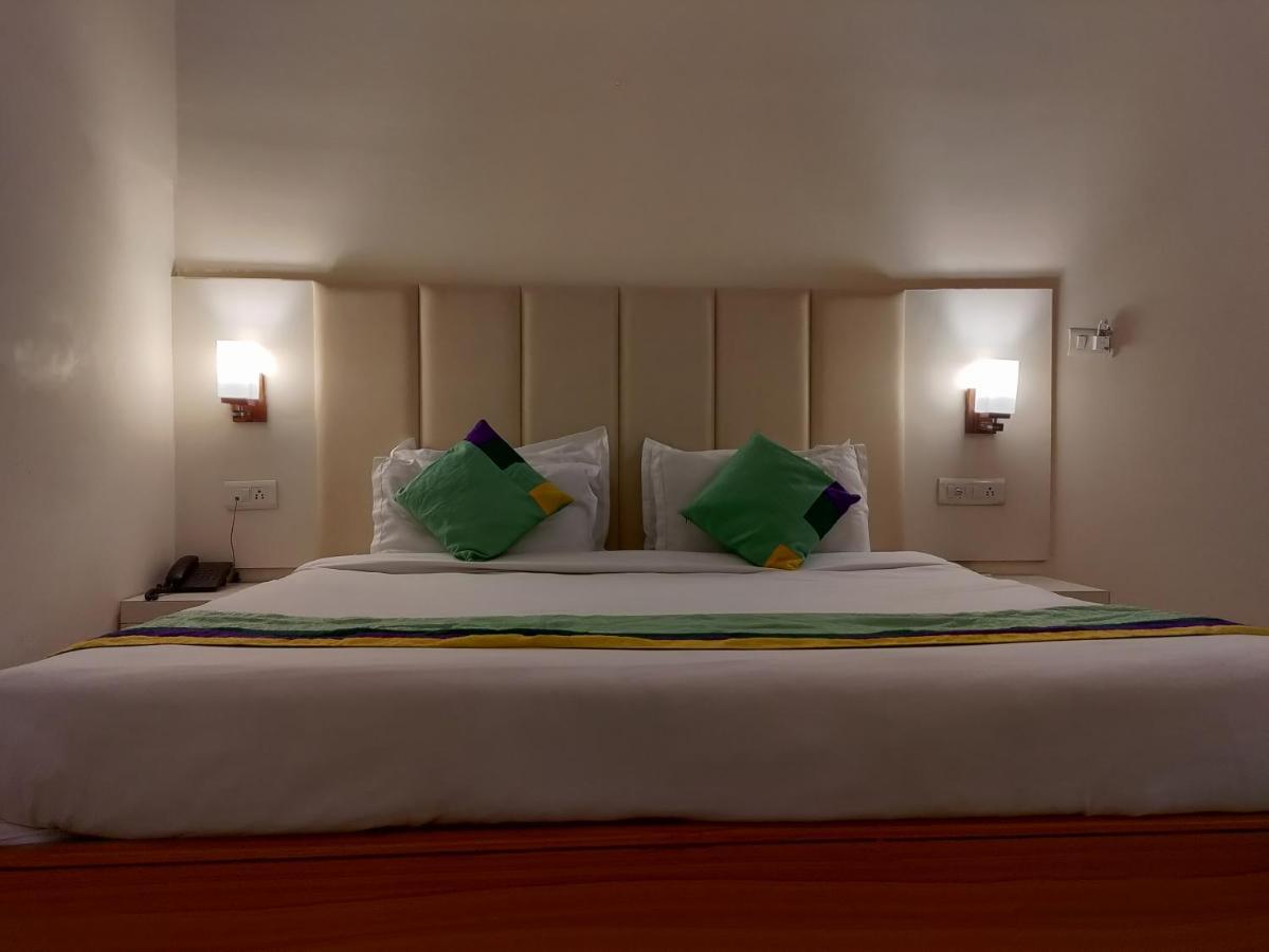 Tulip Palm Hotel ชัยปุระ ภายนอก รูปภาพ