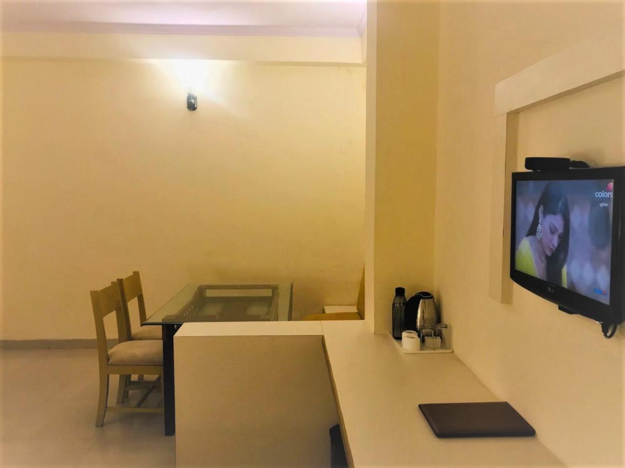 Tulip Palm Hotel ชัยปุระ ภายนอก รูปภาพ